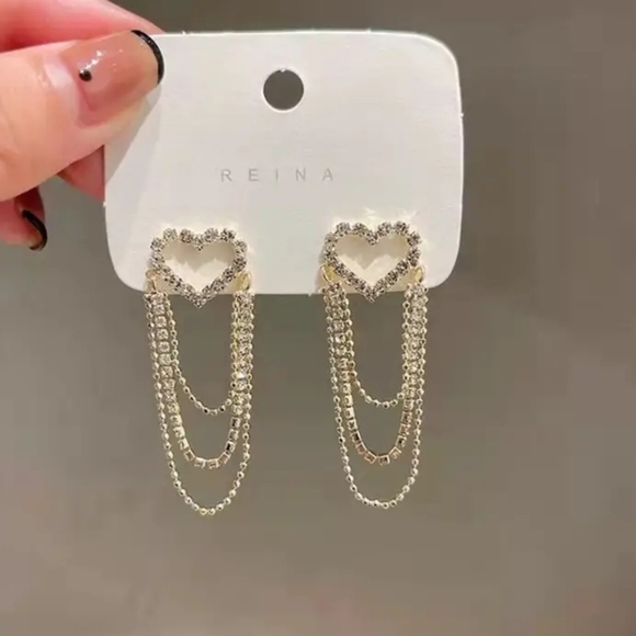Elegant Gold Heart Chain Earrings - Picture 2 of 5